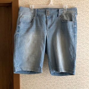 Brand new jegging jean shorts.